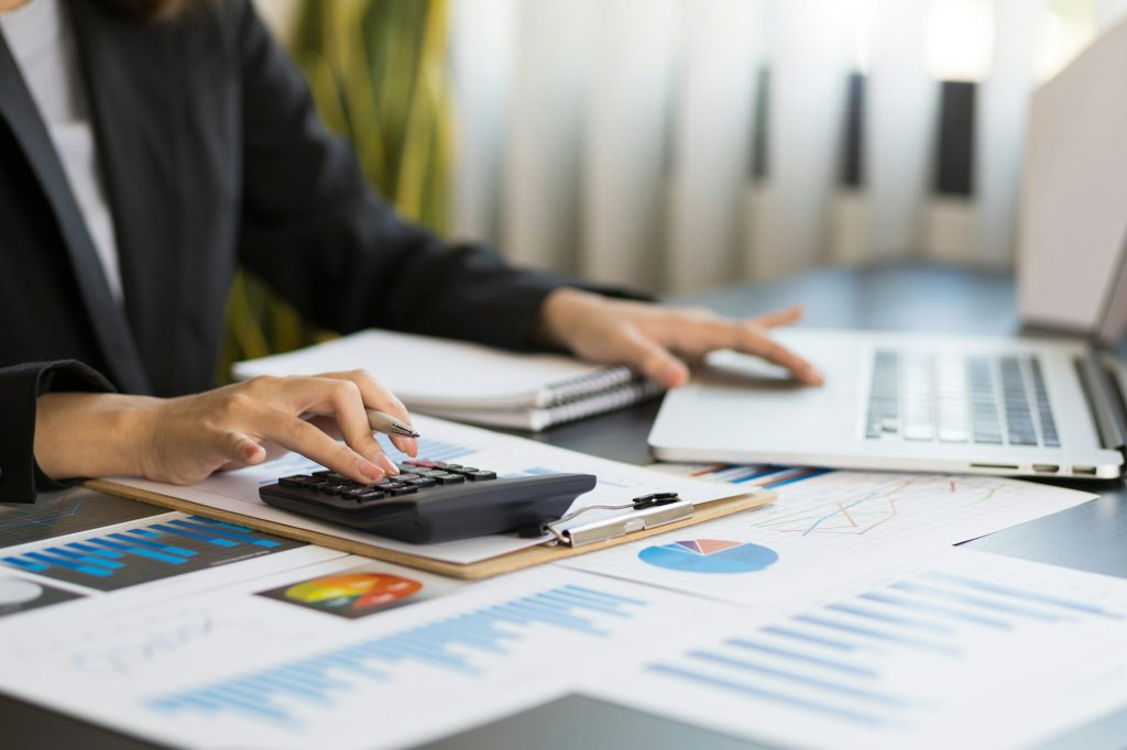 Calculator to calculate the company's financial results, tax, accounting, statistics, and analytical